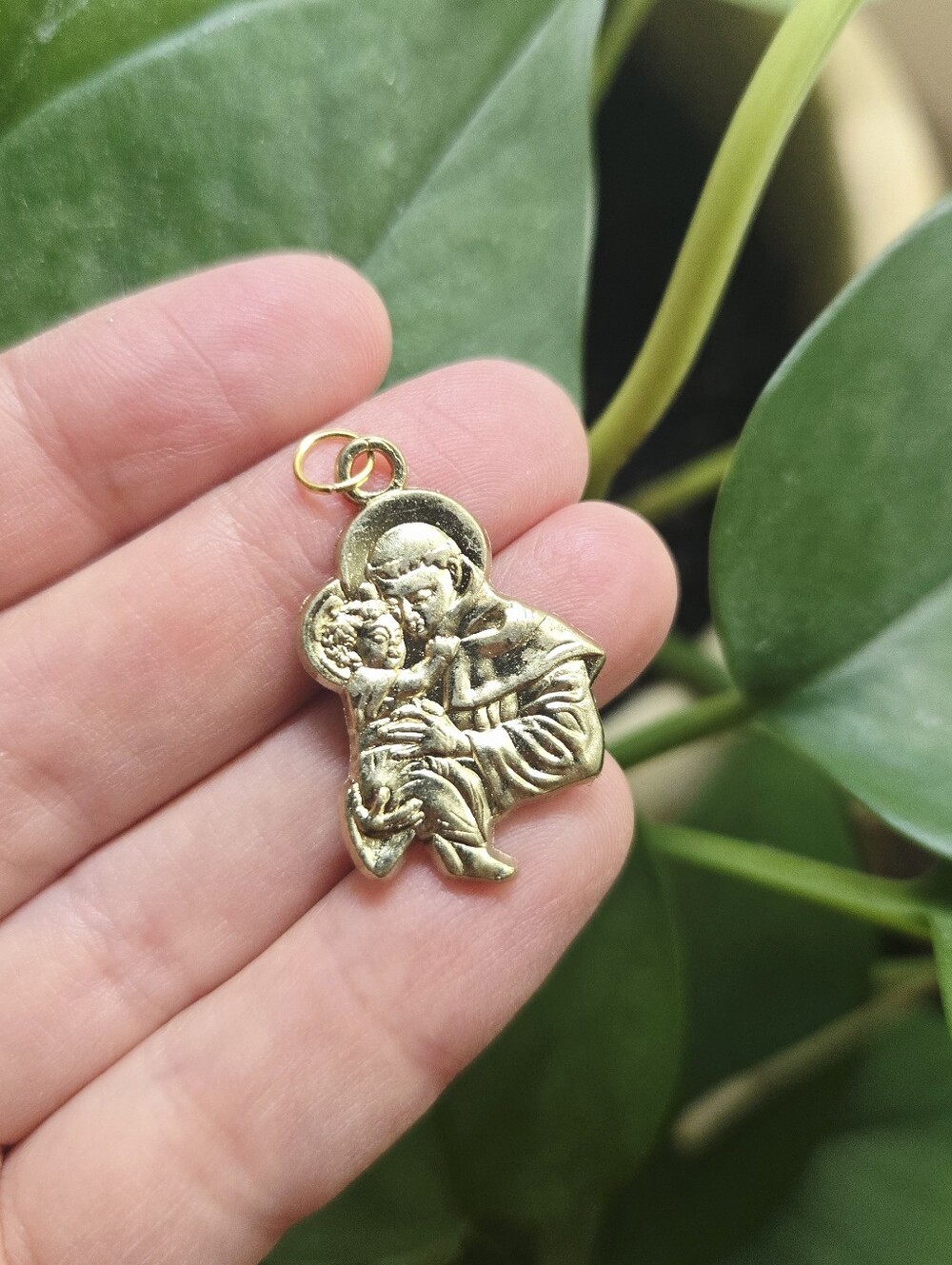 Vintage St. Anthony of Padua & Child Jesus Pendant – Gold-Tone Catholic Jewelry